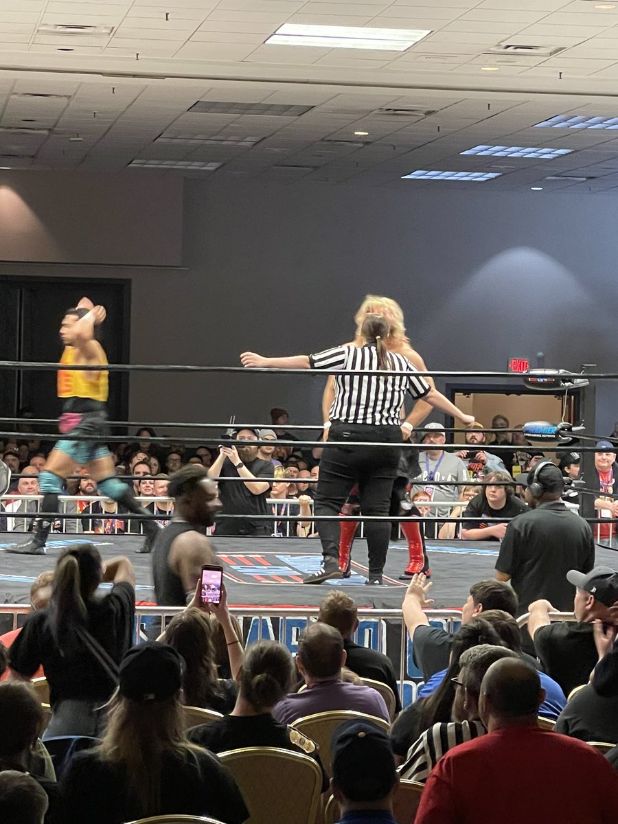 kanovimack's tweet photo. We got FLYING @FlyinBrianJr at the @SquarCircleExpo @WatchOnPremier #SCX #SCXRetribution #SquaredCircleExpo https://t.co/tUPlmphAZM