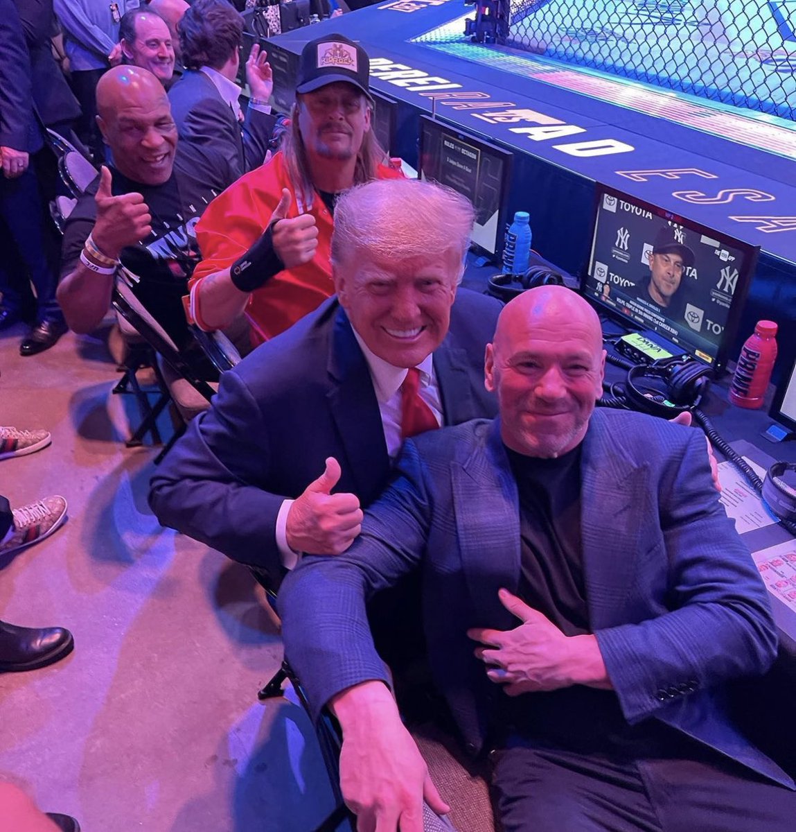 UFC276のオクタゴンサイドが最凶すぎる

タイソン、キッド・ロック、トランプ、ダナ・ホワイト…