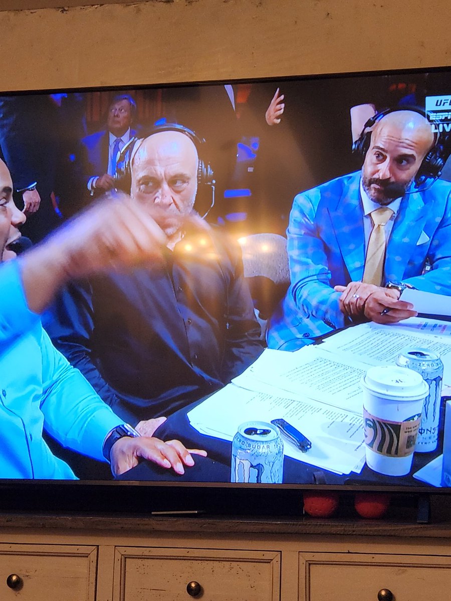 You think <a href="/joerogan/">Joe Rogan</a> uses that pocket knife to open his <a href="/MonsterEnergy/">Monster Energy</a> drink? #UFC287