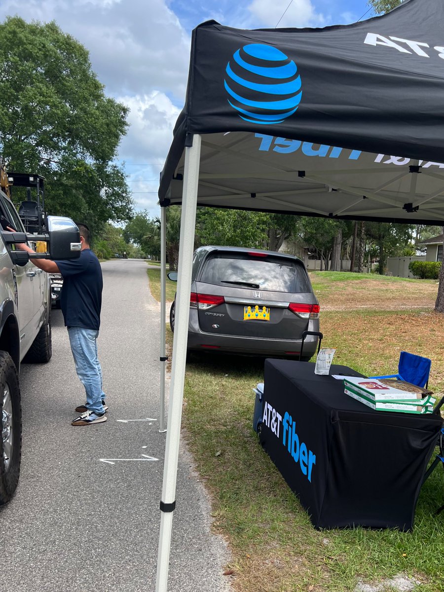sal_belliard's tweet image. We had such a fun time working alongside the fiber team @AngeliqueM2013 during our win local Saturday event. #FiberFLex #OneFLA #ItsAFloridaThing #LifeAtATT LET’S RUN IT UP