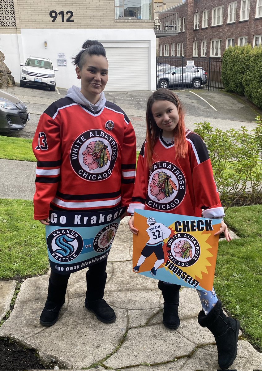 AkidauShaina's tweet photo. Go @SeattleKraken! We've redesigned your logo, @NHLBlackhawks . You're welcome. 😘 https://t.co/e0EvI1MJoE