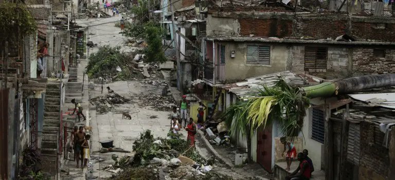 crypto_degen27's tweet photo. No es Ucrania en guerra, es Cuba con Socialismo. https://t.co/ZU3Phpx0rx