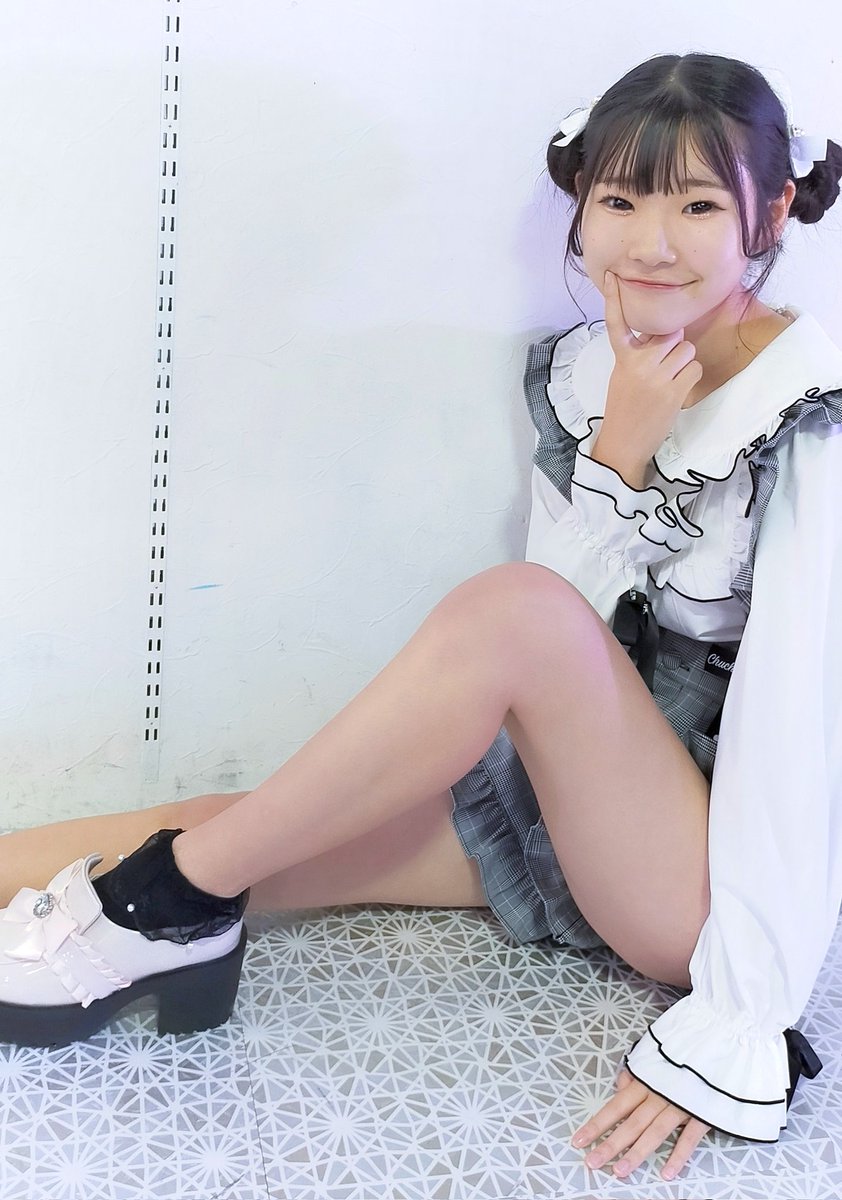 fuzi_ookami's tweet photo. カウントダウン
17歳🎂4/9生誕祭まで3時間
#可愛りり ピンク色

ライブスタジオ前に
朝から場所取りの荷物10人ぶん

#RONPAGREEN 
#RONPA_GREEN 
1分スマホ撮影 https://t.co/5Rep177iZ1