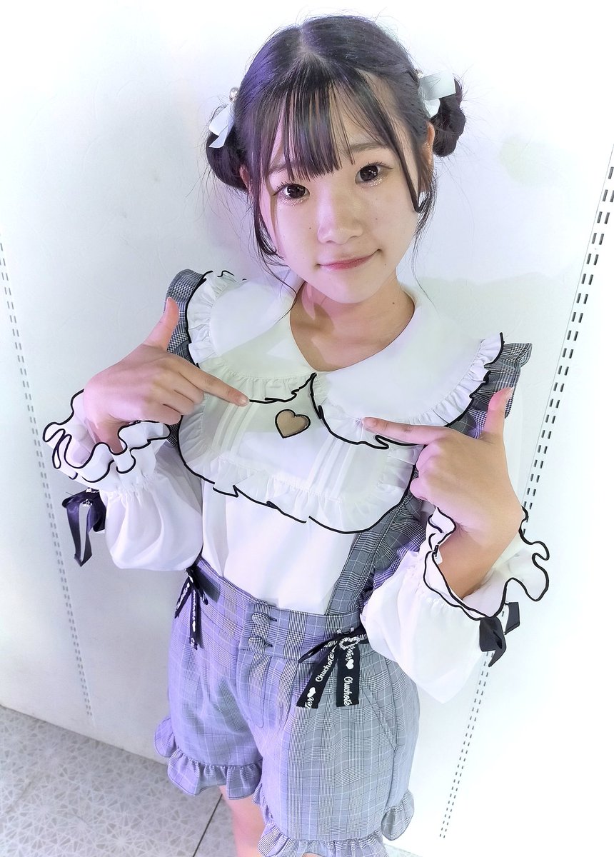 fuzi_ookami's tweet photo. カウントダウン
17歳🎂4/9生誕祭まで3時間
#可愛りり ピンク色

ライブスタジオ前に
朝から場所取りの荷物10人ぶん

#RONPAGREEN 
#RONPA_GREEN 
1分スマホ撮影 https://t.co/5Rep177iZ1