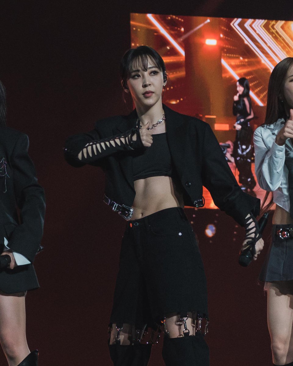 lunaestreIIad0s's tweet image. 230408 Music Bank in Paris - MAMAMOO

🔗instagram.com/p/CqzAhJ0NlbY/…

#MAMAMOO #SOLAR #MOONBYUL #WHEEIN #HWASA
#마마무 #솔라 #문별 #휘인 #화사
@RBW_MAMAMOO