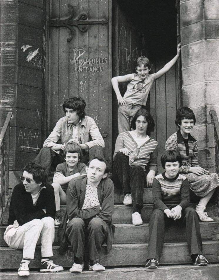 PunkRockStory's tweet photo. 47 years ago
Buzzcocks with young fans in Salford, April 1976.
Photo by Phil Mason
#punk #punks #punkrock #oldschoolpunk #punklegends #buzzcocks #history #punkrockhistory https://t.co/pInETwMkEF
