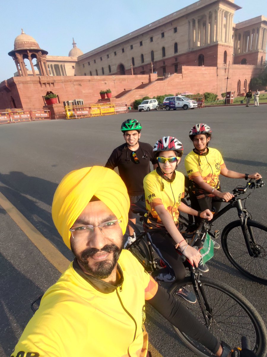 Weekends are not meant to rest but to reset. Sunday Funday Short Ride!

#delhipedalersandrunners #morning #dilli #delhi #april #kartavyapath #fitindia #g20 #bicyclemayordelhi