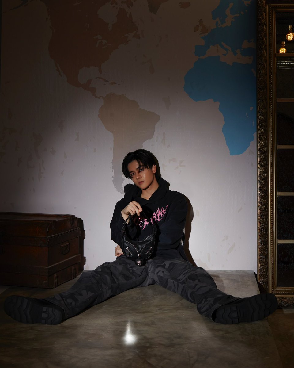 AmmodelAu's tweet photo. 🙇♂️ @Versace
#VersaceRepeat
#yorch_yongsin
#iamyorch
#ammodel https://t.co/oLjsvf6Ltt