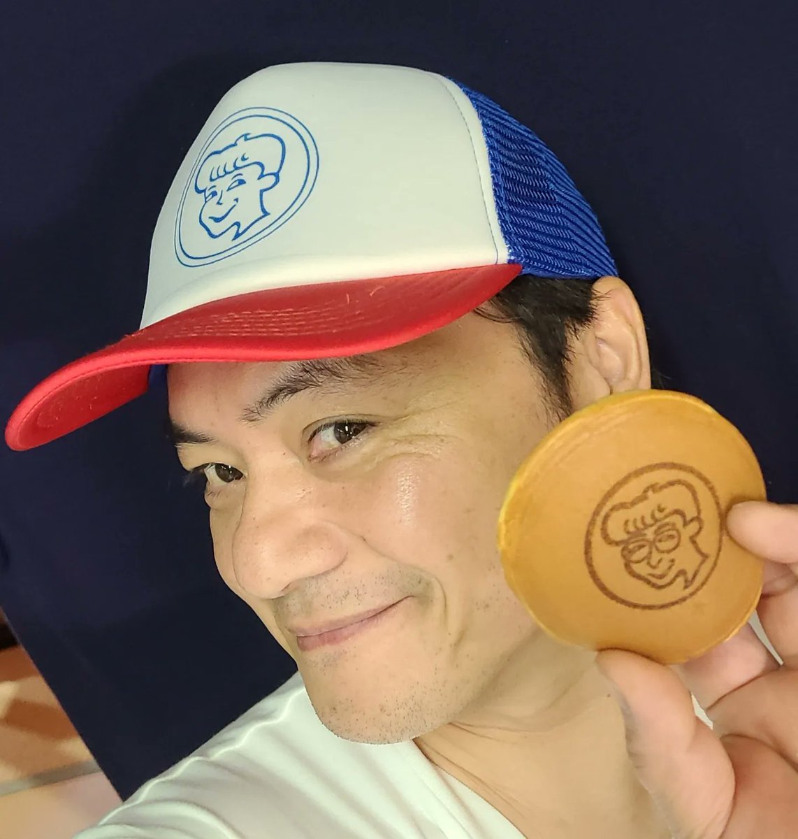 kyotofukamura's tweet photo. Isamito Te Espera!!
Dorayaki de dulce de leche estan en la auto vendedora!
ドゥルセデレチェ(生キャラメル)どら焼きは自動販売機で販売してます!
#dorayaki #isamito #adzuki #argentina #dulcedeleche #anko #kyotofukamura #どら焼き #京都深村 #ドゥルセデレチェ #アルゼンチン #あんこ https://t.co/E83FQdHDY8