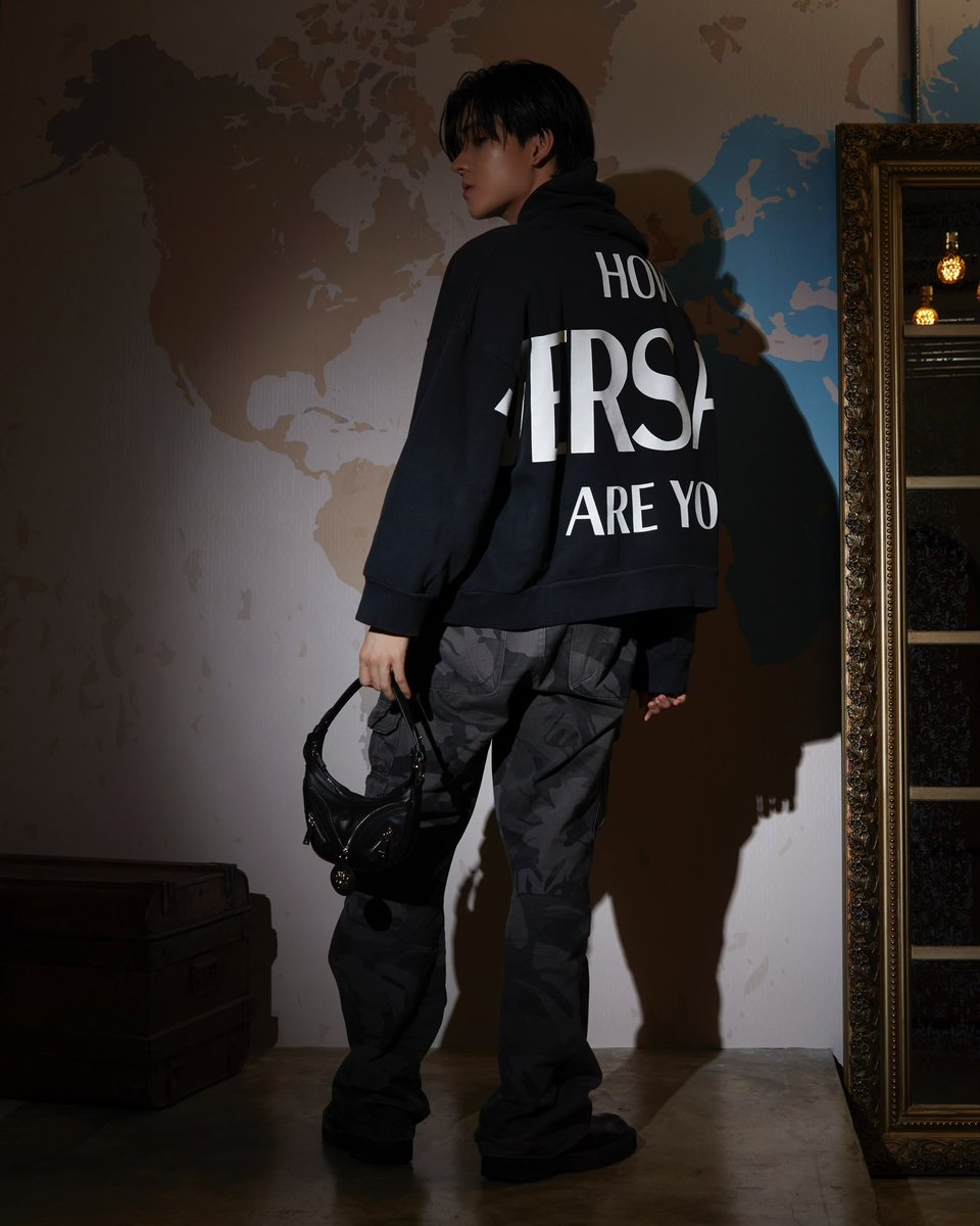 AmmodelAu's tweet photo. 🙇♂️ @Versace
#VersaceRepeat
#yorch_yongsin
#iamyorch
#ammodel https://t.co/0V1zU1uSTw