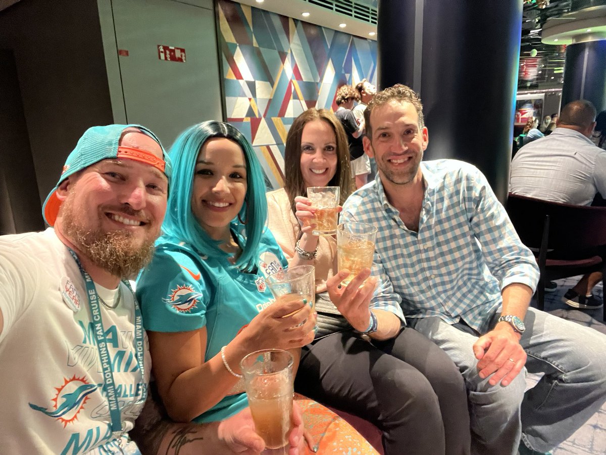 Thank you to my #FanOfTheYear presenter, Terry Kirby, and to @ojmcduffie81 for the amazing send off! We have had such a blast on the @MiamiDolphins fan cruise!! Thank you to the Dolphins and alumni for the trip of a lifetime! 

#FinsUp!