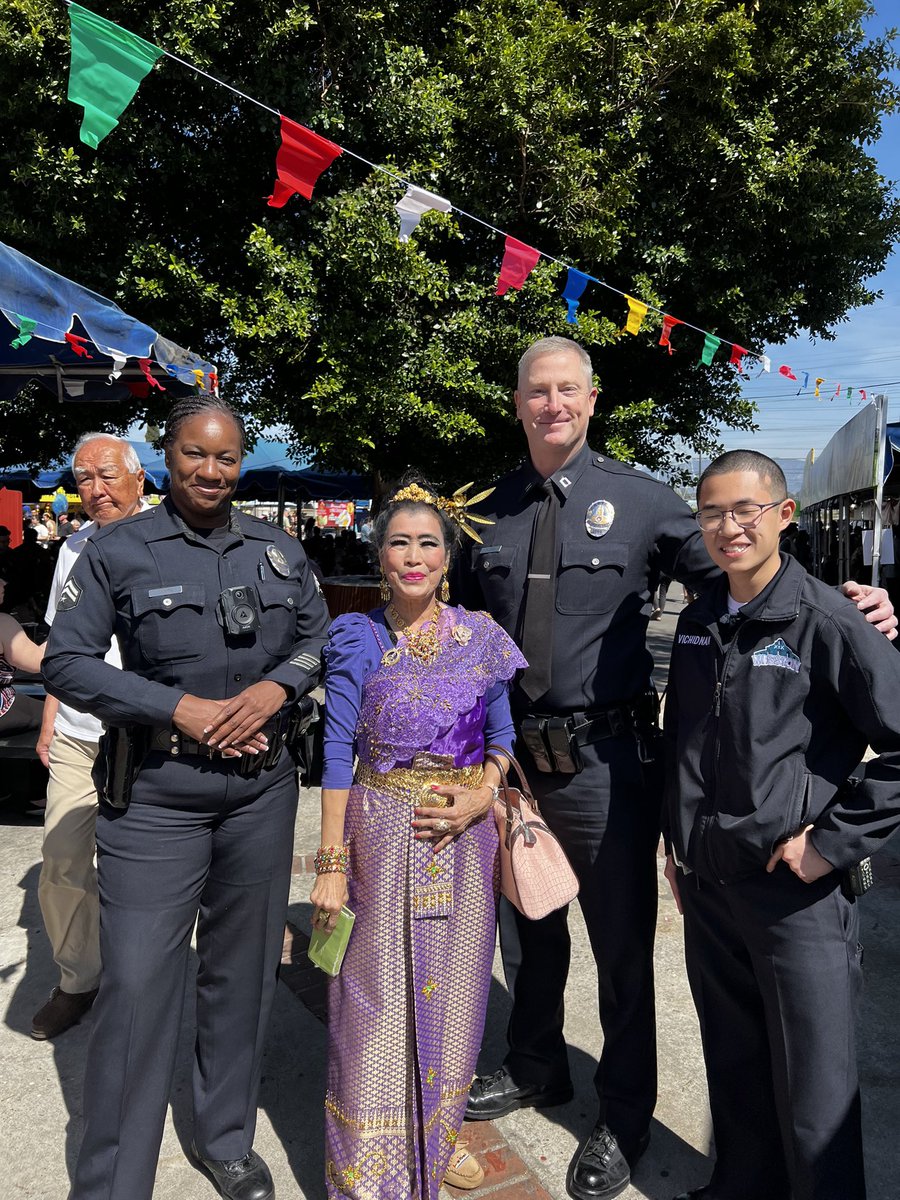 LAPD Operations-Valley Bureau tweet media