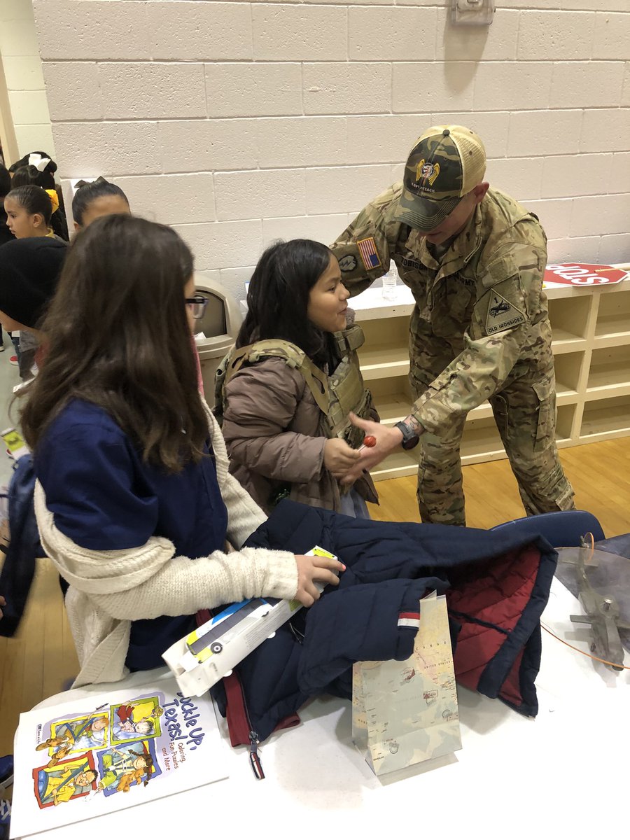 EMedrano_PDNS's tweet photo. Thank you to all the presenters and organizers who participated in career day! The kids learned a lot and had fun! #PDN_Academy https://t.co/i63zRg5V2k