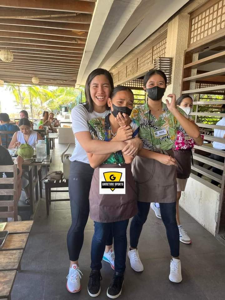 biyayahh's tweet photo. Awww. Jia with her fan 💖 https://t.co/N7wdiCpJPm