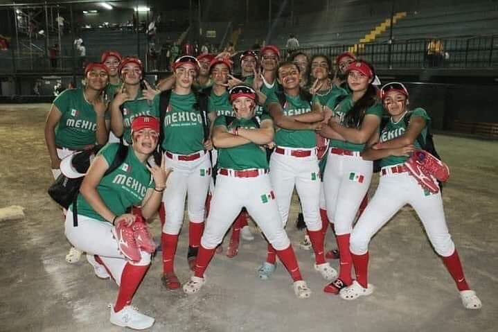 amoelbeisbol's tweet photo. ¡Orgullo Mexicano! 🇲🇽
La Selección Mexicana Sub-15 de Softball femenil se llevó el segundo lugar en el Panamericano U-15 👏🏻¡Gracias por poner en alto el nombre de México! 😍 @SoftbolMX
#softball #softboll #Panamericanos https://t.co/DgPIKCRLAd