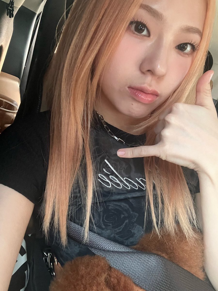 오늘 날씨 넘 좋다 윌링!!🤍
한주 마무리 행복하게 보내구 이따 인가도 잠깐 놀러오구ㅎㅎㅎ

#ICHILLIN #아이칠린 #CHAERIN #채린