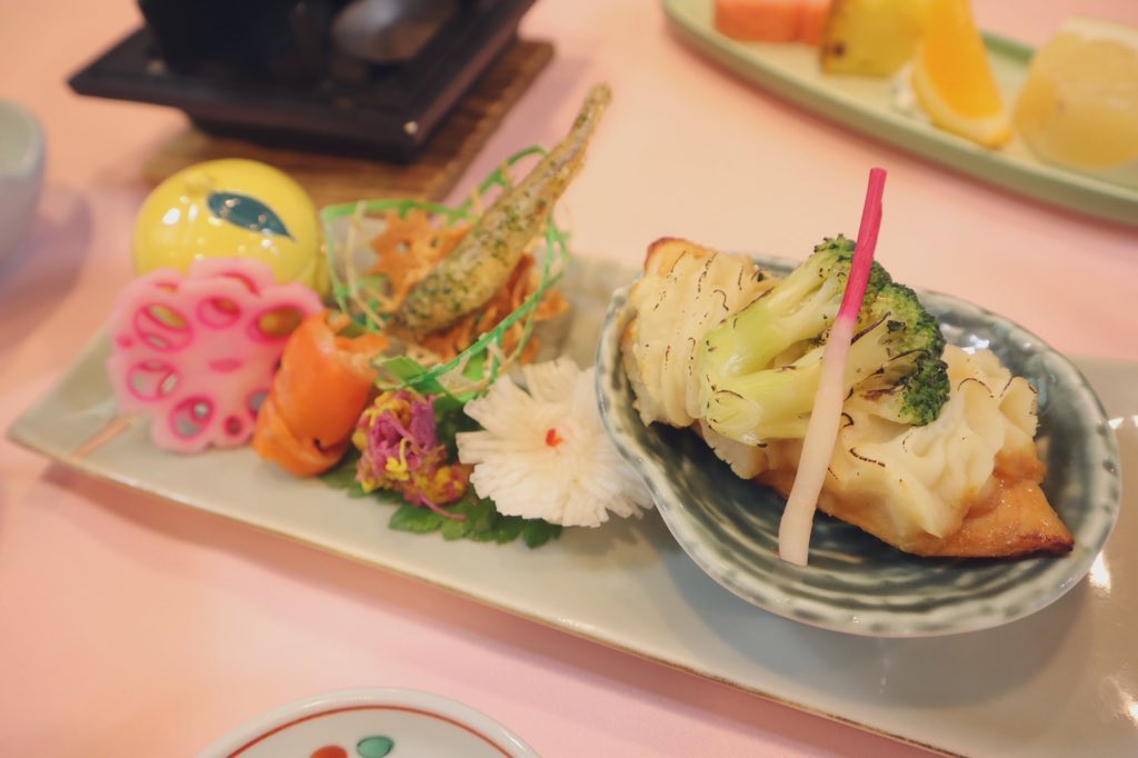 Hanasenkyo's tweet photo. 電話予約限定！

電話：0288-76-2525

「Twitterを見た」
と伝えれば
おひとり様2,000円の割引。

13,000円が11,000円でご宿泊頂けます！

・2023年4月限定
・電話予約限定
・夕食は郷会席
（栃木和牛のすき焼きコース）
・朝食は和会膳
・当日朝の予約もOK

お部屋はリニューアルの10階以上にご招待！ https://t.co/Fo0YMoLWYx
