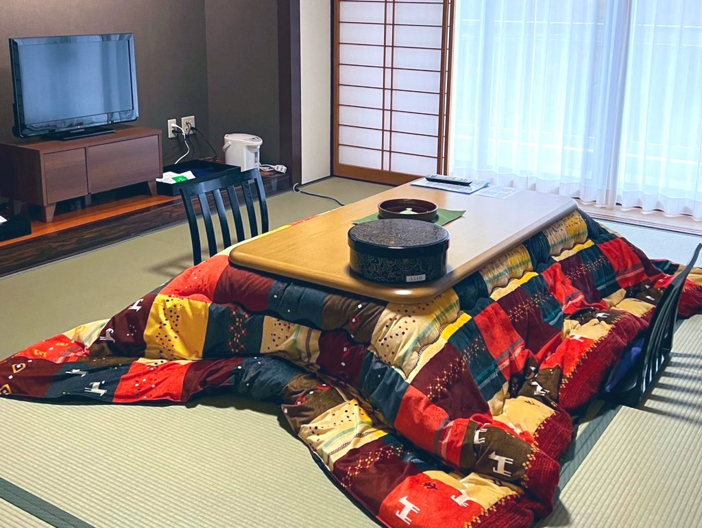 Hanasenkyo's tweet photo. 電話予約限定！

電話：0288-76-2525

「Twitterを見た」
と伝えれば
おひとり様2,000円の割引。

13,000円が11,000円でご宿泊頂けます！

・2023年4月限定
・電話予約限定
・夕食は郷会席
（栃木和牛のすき焼きコース）
・朝食は和会膳
・当日朝の予約もOK

お部屋はリニューアルの10階以上にご招待！ https://t.co/Fo0YMoLWYx