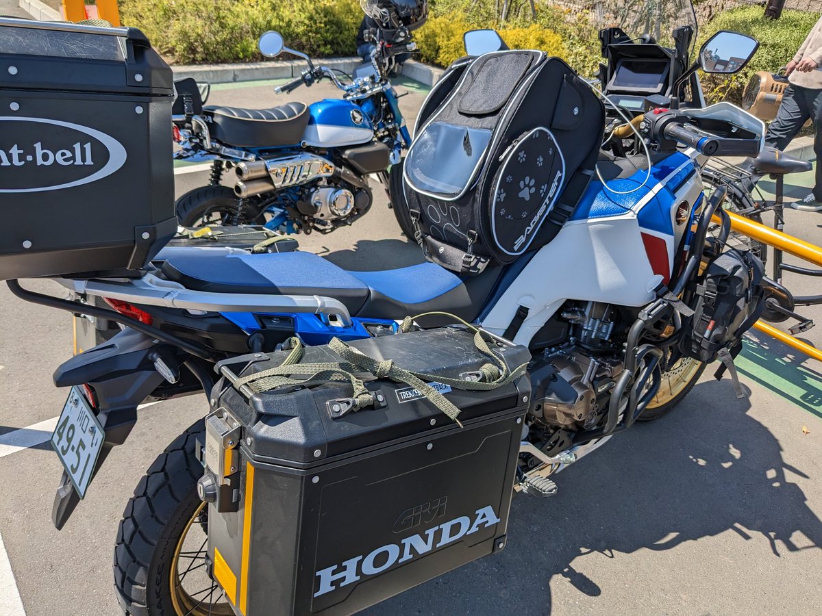 satoluxx's tweet photo. うちの子をドッグランまで輸送中。

#crf1100 #bagster #AfricaTwin https://t.co/bSPQPLGCVs