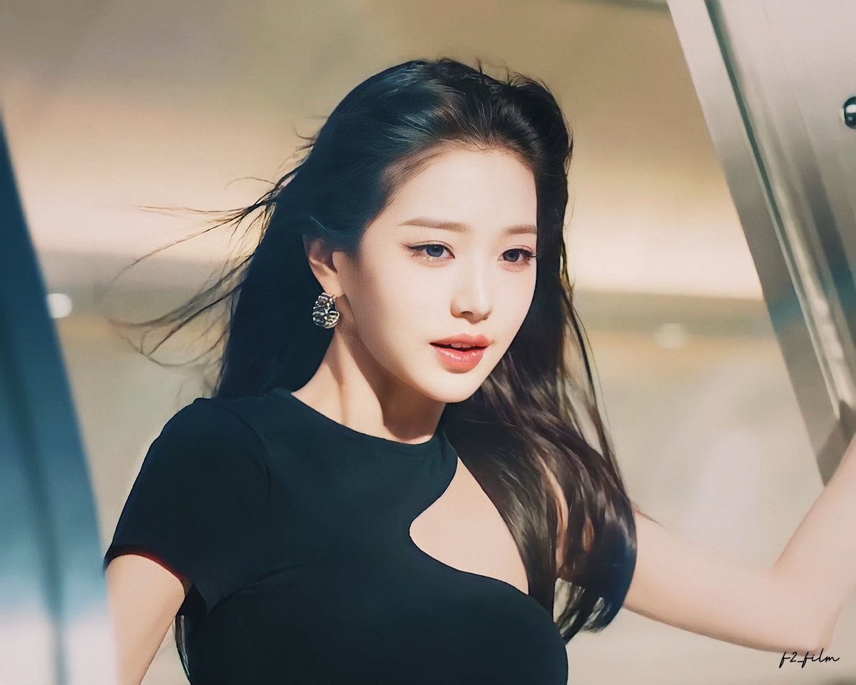 𝗜 𝗔𝗠

#WONYOUNG #장원영
<a href="/IVEstarship/">IVE OFFICIAL</a> <a href="/IVE_twt/">IVE</a>