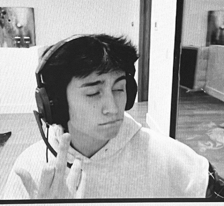 10 meses sem você, meu amor. Eu sinto TANTO a sua falta, tenho tanto orgulho de você. Cada dia q passa essa dor só piora, me falaram q com o tempo ia melhorando, mas fazem 10 meses q essa dor continua e cada vez maus forte. Sinto falta do seu sorriso, da sua risada+