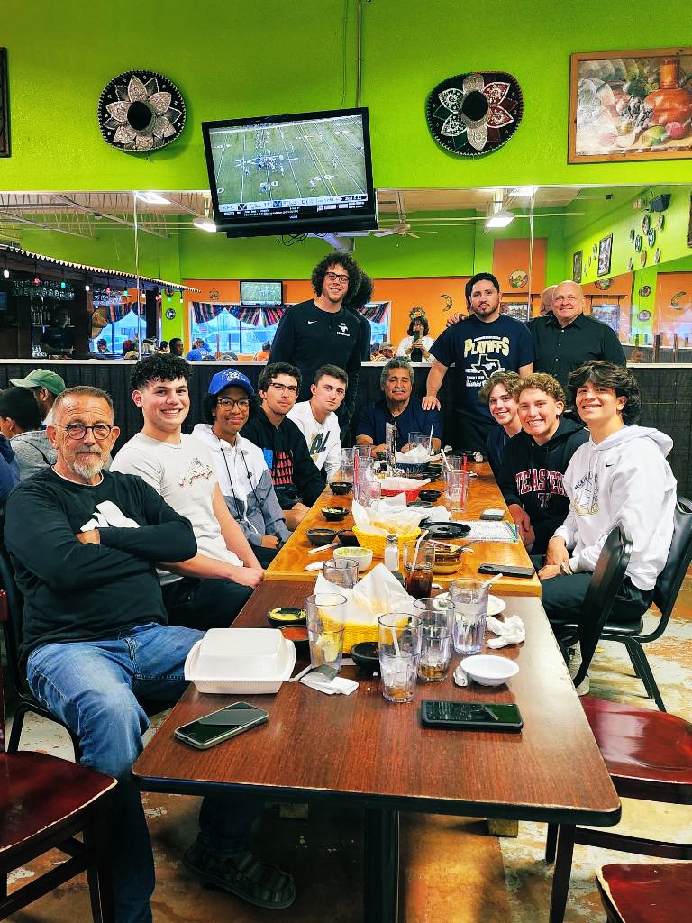 Coach13Martinez's tweet photo. Blessed to have our team chaplain Nicolas Cruz take some of our team out for lunch today! Mr Cruz has poured into each one of these young men, and he has become part of our family. We are so thankful for him! ✊🏼❤️🏀 https://t.co/VgCETBszwP