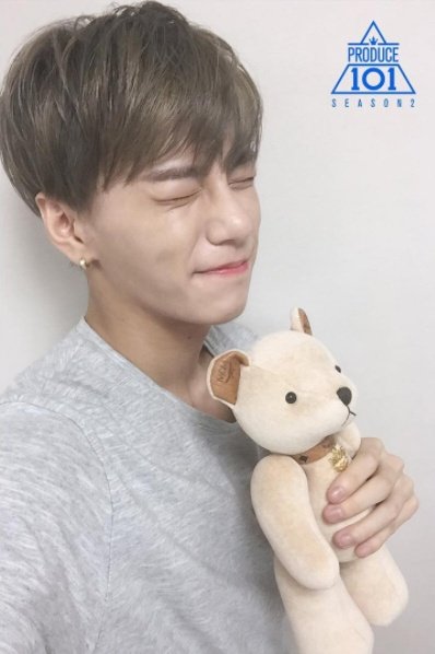 YE_AH_10006013's tweet photo. 좋아하실 만한 인형을... 하면서 말벌 아저씨마냥 가져온 인형이 프듀 마보이 곰됴디 인형이란다🤦‍♀️ 물론 곰돌이 좋아 김상균 좋아🥲  그 시절의 상균이도 물론 사랑해💙 https://t.co/eDChI9EXVA