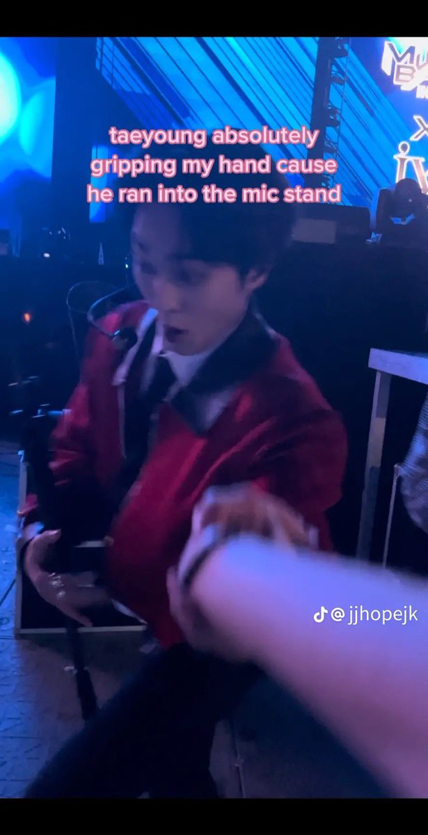 crvtrs's tweet image. HELP 😭