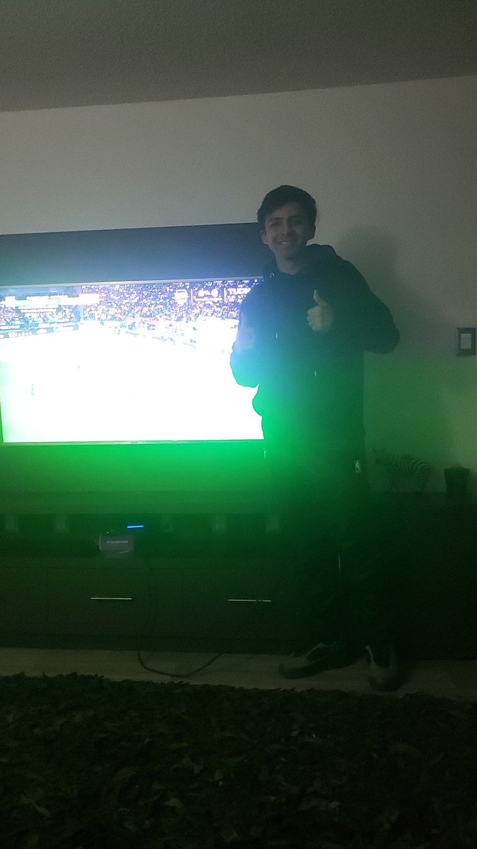 DanielChurro1's tweet photo. Aquí viendo a las poderosas ojalá empaten #MegaFutbol https://t.co/PSZdz3JPjP