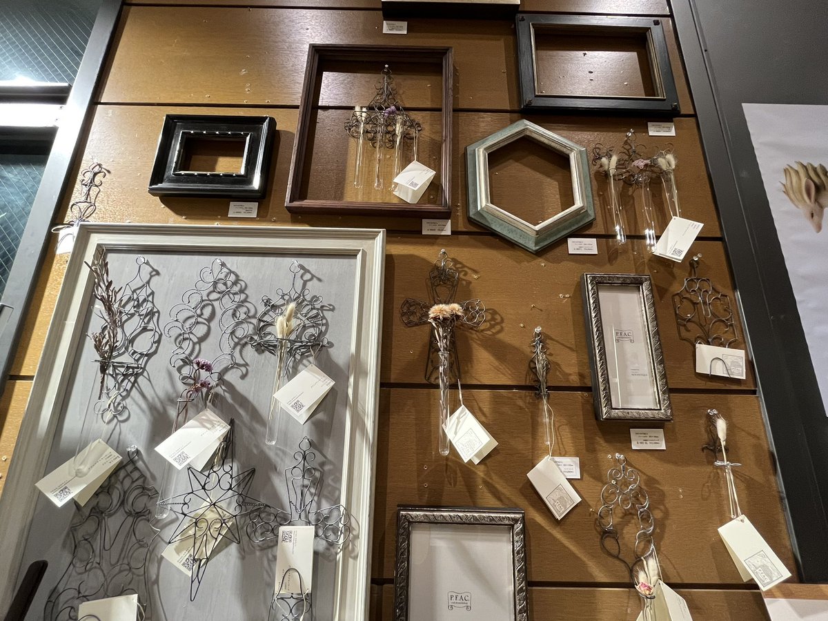 渋谷Bunkamura地下・ナディッフモダンさんの最終営業日です。
NOVANTIQUAとP.F.A.C.の展示販売も今日まで。

しりあがり寿さんのドローイングも見納めです。
是非渋谷に！