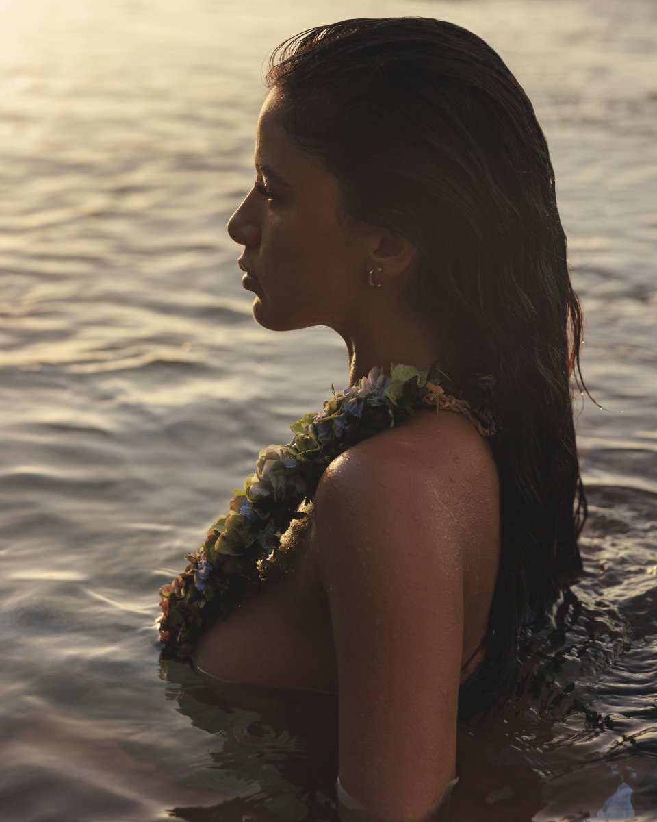 megbatphoto's tweet photo. Meet Alisha. A native Hawaiian who welcomed me into her home and introduced me to her family and made me feel like I was a part of it. Her spirit and her beauty are unmatched and I am so grateful for the time we got to spend in Kauai together. She hired me to capture her on her birthday and we ended up creating some of my favorite photos that I’ve ever shot. The collection drops on Monday and I cannot wait to share it with you all 😍