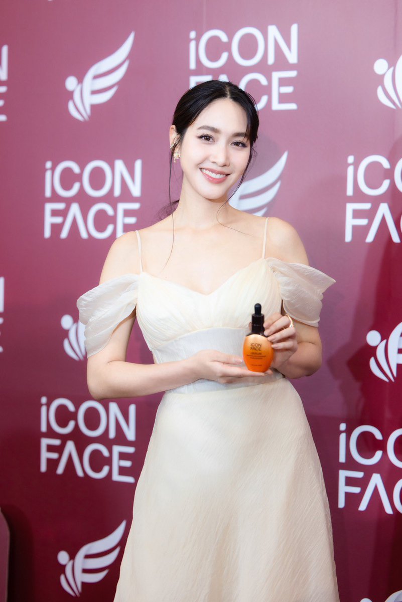 TheiConGroup59's tweet photo. เปิดตัวแล้ว !!
โฉมหน้าพรีเซนเตอร์
iCON FACE iSERUM
คนใหม่ของเรา…✨
“มิน พีชญา”
สวย ออร่าจับมากๆ
ประทับใจที่สุดเลยค่าาา 😍
#TheiConGroup
#มินพีชญา
#iConFaceiSerum
#iConFace #iSerum
#เซรั่มหน้ากระจก
#Skincare #เซรั่ม
#iCONNEXT https://t.co/NxG1YWUHsO