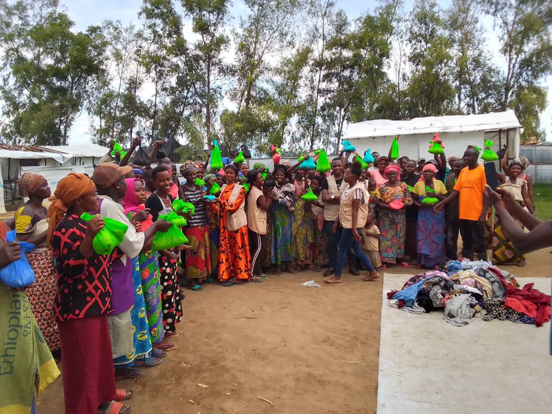 Sad_ngo's tweet image. En soutien d&apos;urgence aux déplacés de Gatumba, la S.A.D en collaboration avec @iprebad  ont  apporté une assistance en vivres à 100 familles les plus démunies, chacune 1kg de riz et 200 enfants ont bénéficié des vêtements.

#SADBurundi
#childprotectionfirst