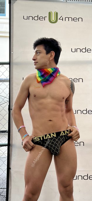 Excited for more sunny days ☀️ @andrewchristian ? @alejandroxwood1 // https://t.co/uWDh7FO7QO 

⁃10%