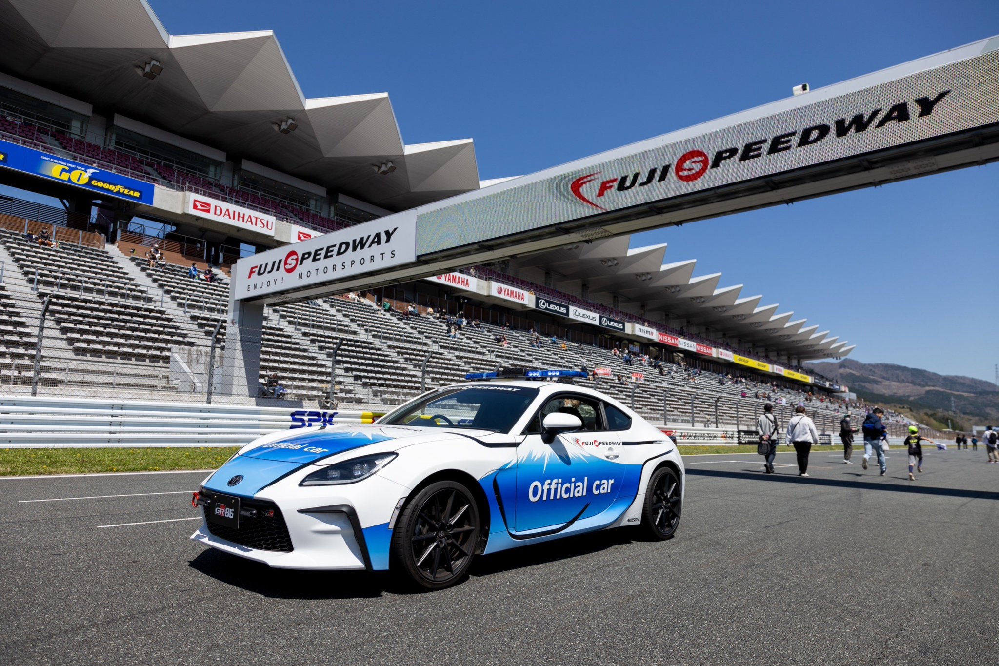 トヨタのF1レーシングカー、18分の1.富士スピードウェイ改修後の物です、 いよいよ明日スタートするスーパー耐久富士24h！ゼッケン18浅野