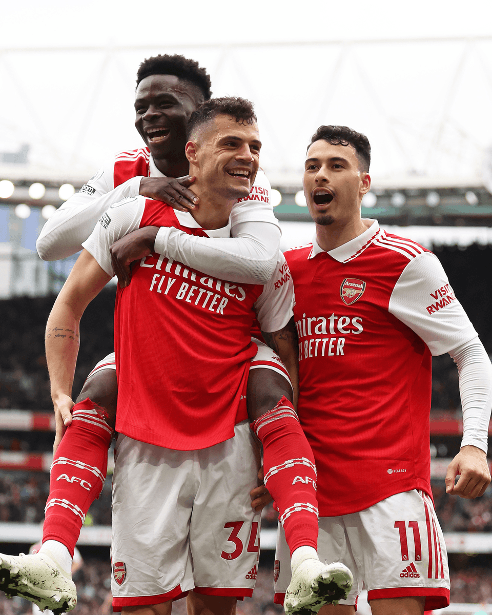 premierleague's tweet photo. Arsenal have faced Liverpool eight times in the #PL whilst topping the League 🔝

Those encounters have produced a total of 33 goals at an average of over four per game (15 for the Gunners, 18 for the Reds) 📊

#LIVARS https://t.co/XPDk6O5vR2