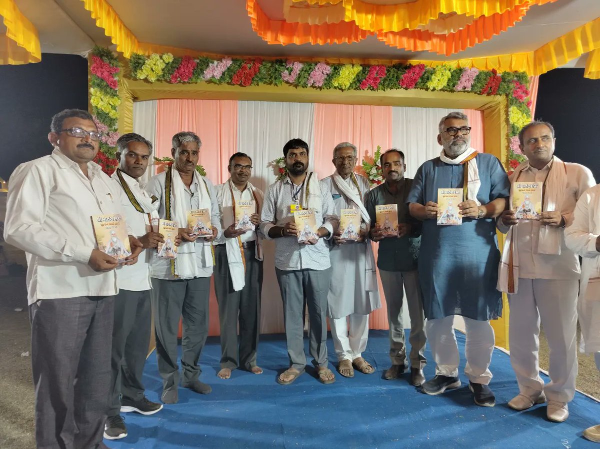 pmjadejamla's tweet photo. ગતરોજ ગુડથર (તા-અબડાસા) ખાતે શ્રી અખિલ મહેશ્વરી મોટા મતીયાદેવ સેવા ટ્રસ્ટ દ્વારા આયોજિત વાર્ષિક શ્રી મતીયાદેવના મેળા પ્રસંગે મહાઆરતીમાં માંડવીના ધારાસભ્ય શ્રી @aniruddhdavebjp સાથે ઉપસ્થિતિ .
#ActiveMLAPMJadeja #mlaabdasa #BJPGujarat #PMJADEJA #maheshwarisamaj #matiyadev https://t.co/ZkX7raMv6i