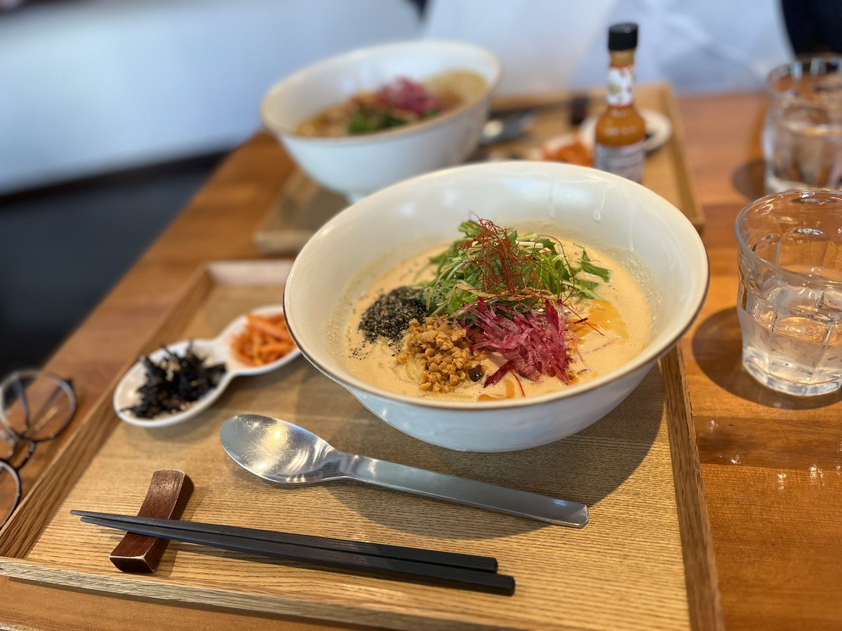 2525gremy's tweet photo. せっかく京都まで来たのだから☺️
京都の今空と2畳観光☺️
お昼ご飯は #gomacro Salon で担々麺とカレーヌードル
☺️ https://t.co/AIGlPeURfo