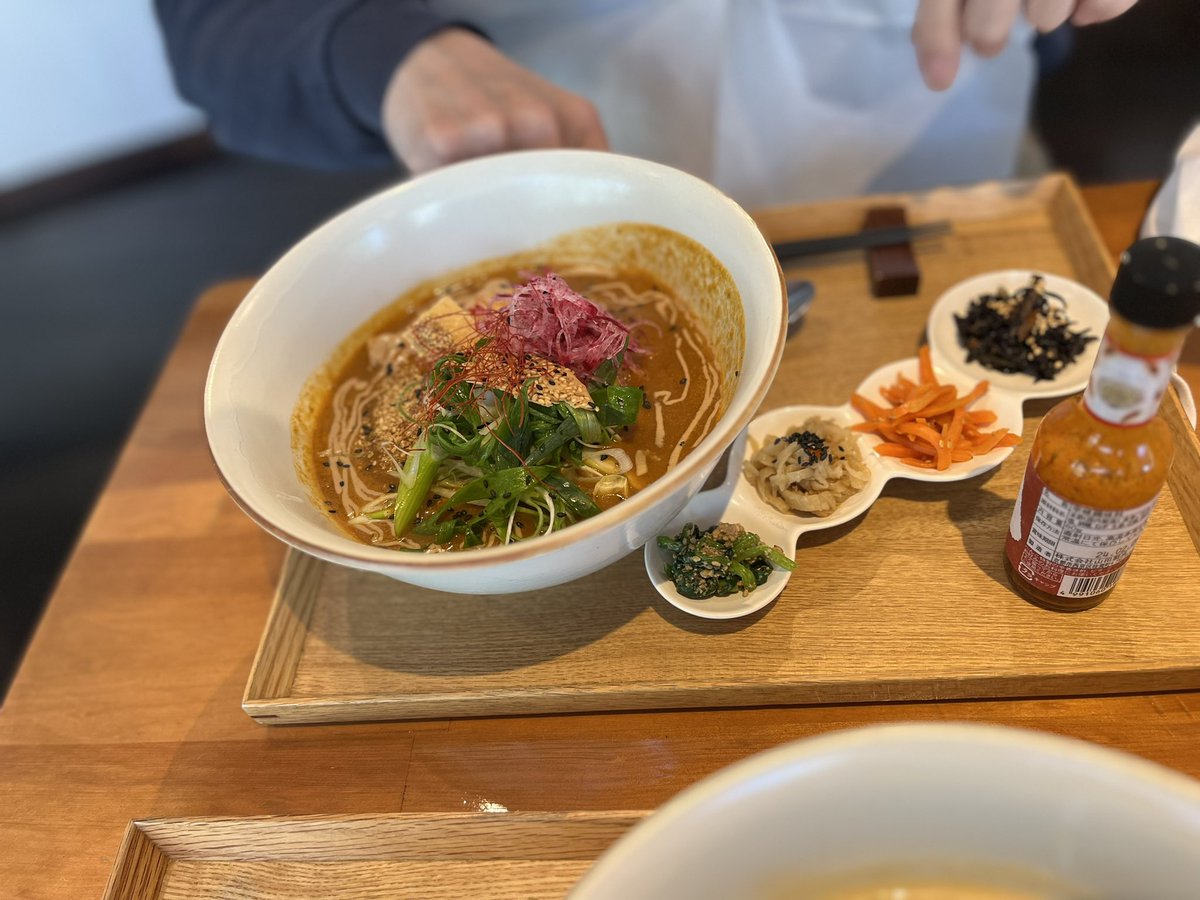 2525gremy's tweet photo. せっかく京都まで来たのだから☺️
京都の今空と2畳観光☺️
お昼ご飯は #gomacro Salon で担々麺とカレーヌードル
☺️ https://t.co/AIGlPeURfo