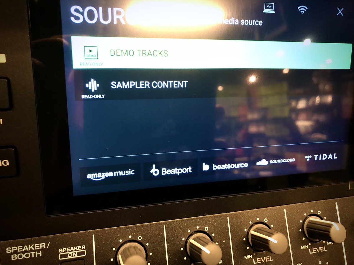 IKEBE_PowerDJs's tweet photo. SC LIVE4はAmazon Musicの楽曲を利用できて、さらにスピーカー内蔵!!
とこんな機材があったらなというDJ達の夢が詰め込まれたいい機材です!
とはいえ内蔵スピーカーの音って大丈夫なの?と思う方もいらっしゃると思いますが、自宅で楽しむのには十二分なクオリティです!!
#denondj #sclive4 #dj https://t.co/GVTaDFZcFA