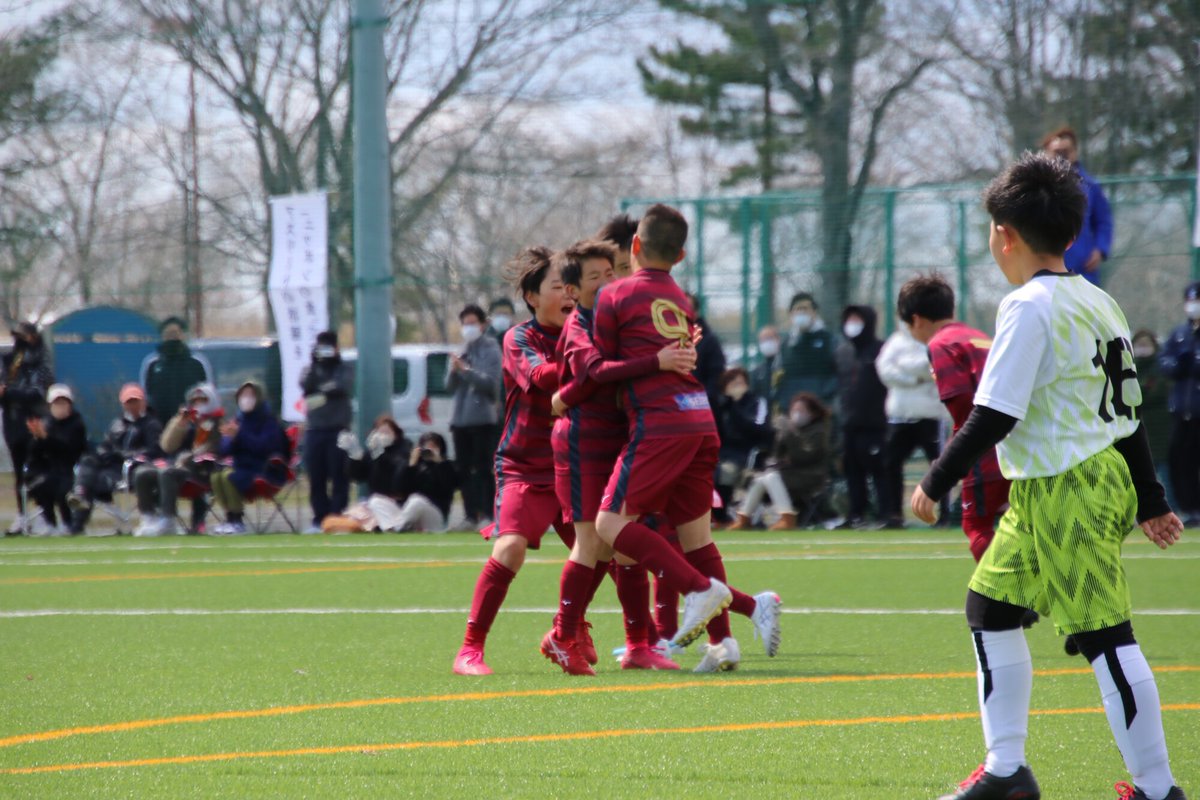 zennoh_sports's tweet photo. ⚽️JA全農杯全国小学生選抜サッカーin北海道🌽
【決勝戦】
#FCDENOVA札幌(札幌)と #AVENDAFC(函館)の試合は、6-0でFCDENOVA札幌が勝利‼️最後まで果敢にゴールを攻めました👏🏻優勝おめでとう🎊
「ニッポンの食」パワーで がんばれ!🇯🇵
#チビリンピック #JA全農杯 #チビリンサッカー #全農 https://t.co/CVan7dAt0k