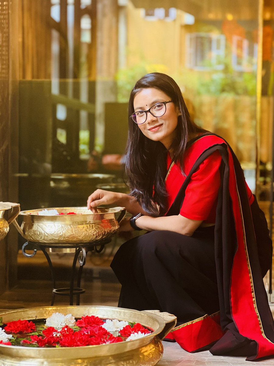 आज चैत्र २६ गते दिनको १ बजे काठमाडौ क्षेत्र नं २ मा पर्ने ऐतिहासीक नगरी साँखुमा श्री श्री श्री उग्रतारा बज्रयोगीनी माई जात्राको मू: जात्रा रहेको हुँदा जात्रामा सहभागी सबैलाई हार्दिक निमन्त्रणा गर्दछु ।