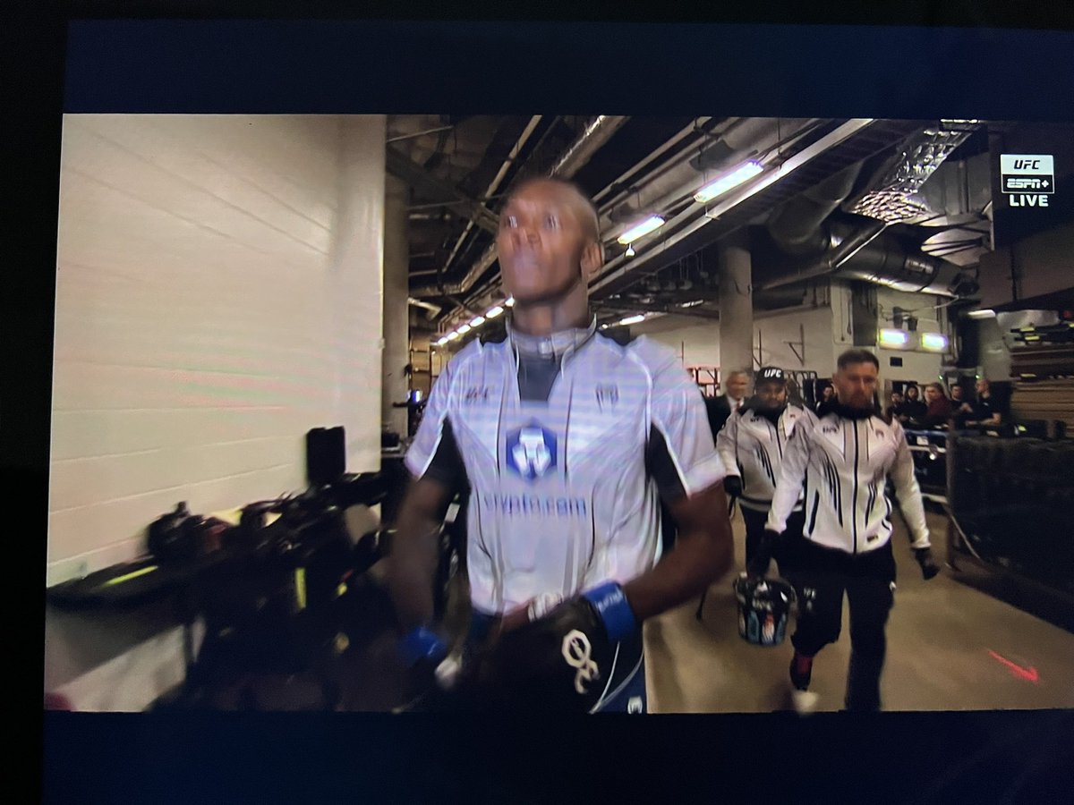 Daniel Julian ⬛️🟨 on Twitter "LMFAO IZZY COMING OUT TO HEADSTRONG BY