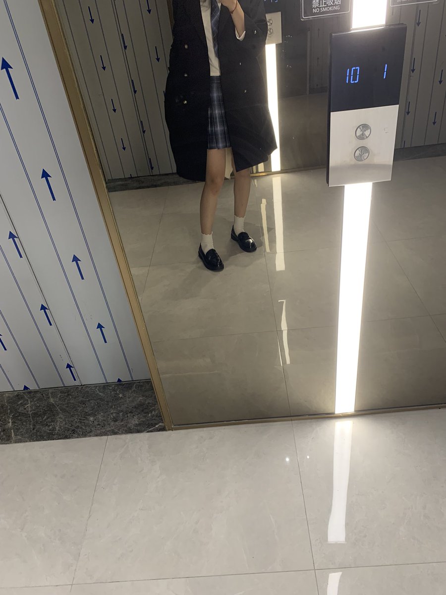 GJ504b__'s tweet photo. #尾巴 #肛塞
尾巴好像没藏好，嘛 算了就这样出去吧 https://t.co/aeso9Akb2M