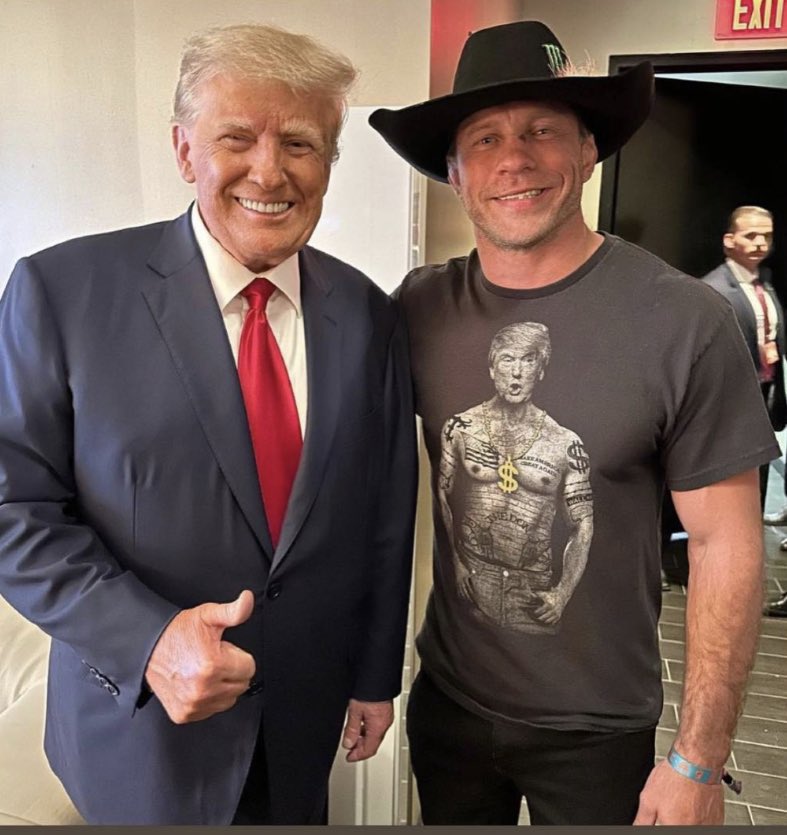 KCPayTreeIt's tweet photo. The @Cowboycerrone takes time to embrace the incredible @realDonaldTrump with this American Bad Ass photo at #UFC287 πβ€οΈπΊπΈπ₯ https://t.co/QqI6K0OKuV