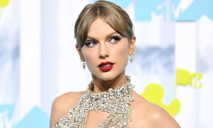 guelelei's tweet photo. Taylor Swift is reportedly dating colombian soccer player Carlos Bacca. https://t.co/V8YllXNrcq