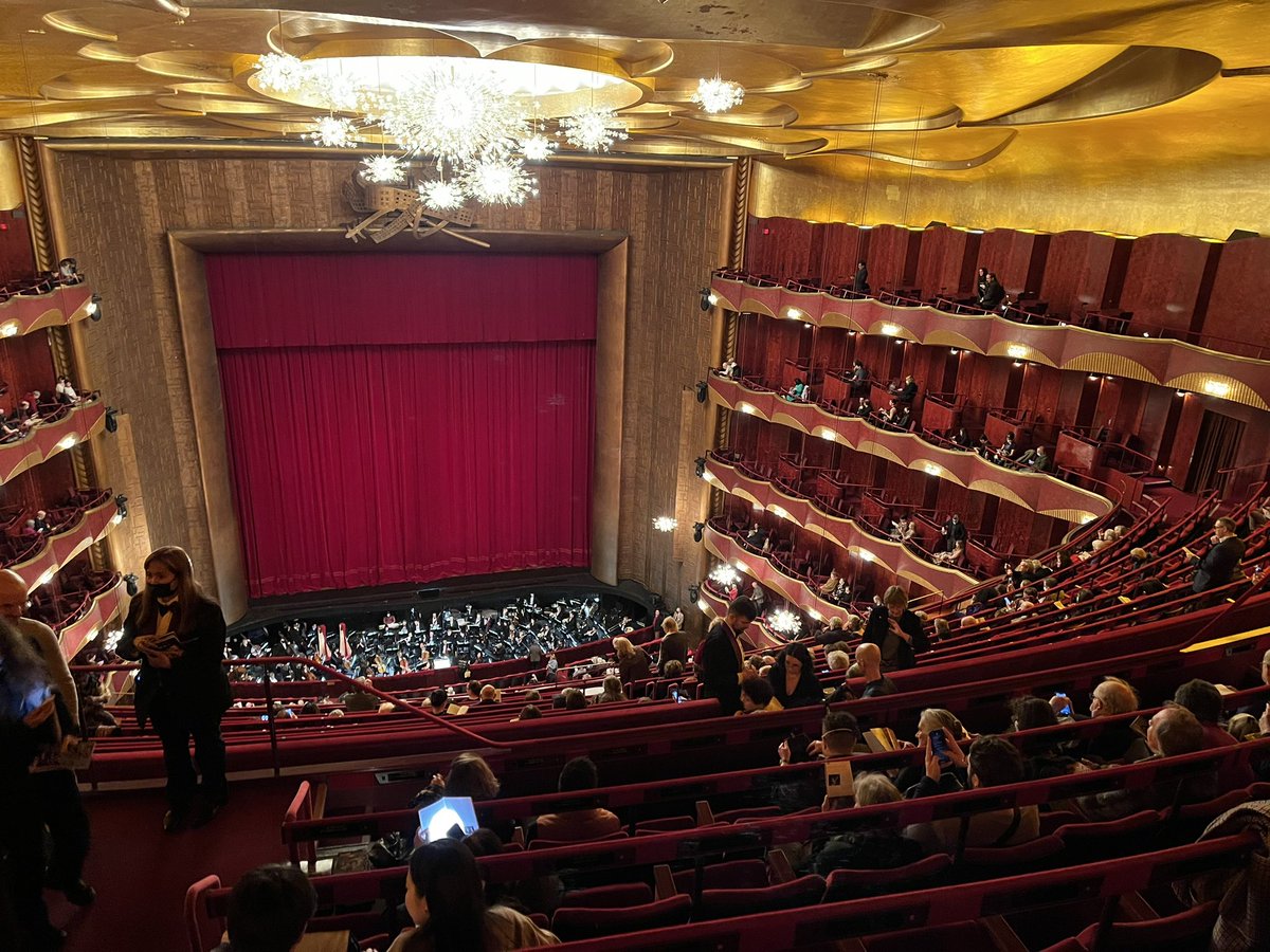 LewisDelivett's tweet photo. An Easter weekend I won’t forget for a while. Friday night in NYC at the @MetOpera for Der  rosenkavalier, then Mahler 5 this eve with the @TorontoSymphony. Sublime. https://t.co/vUAt6CnXH3