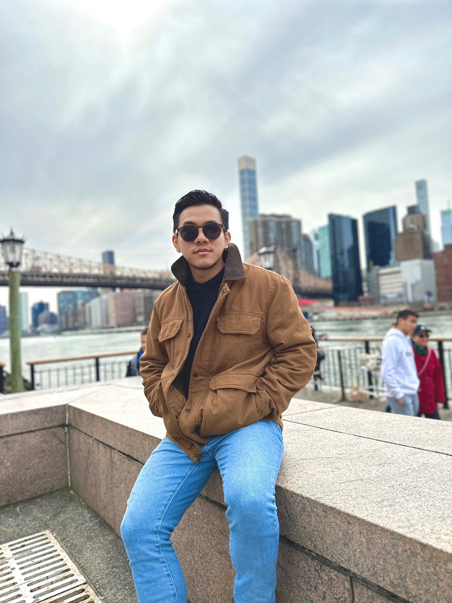 Sambrinchi7's tweet photo. You denied me yet I fall for you 🤎💙
#nyc #spring #Burmeseboy https://t.co/6ygGoXRJ8Z