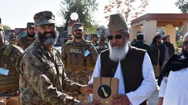 MaqboolAhmd1's tweet photo. رانا باندر کا خاص بندہ ہے یہ کتا اسکے ہی اشاروں پر سرکاری ٹی وی پر بھونک رہا ہے . https://t.co/cZM18yNCgy