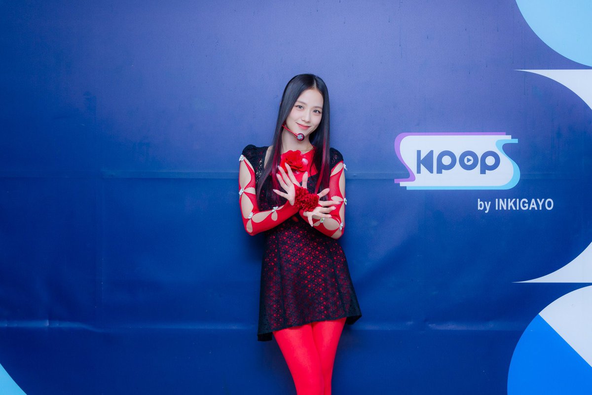PopCrave's tweet photo. #JISOO photographed for #INKIGAYO. https://t.co/wyxWKXT9BS